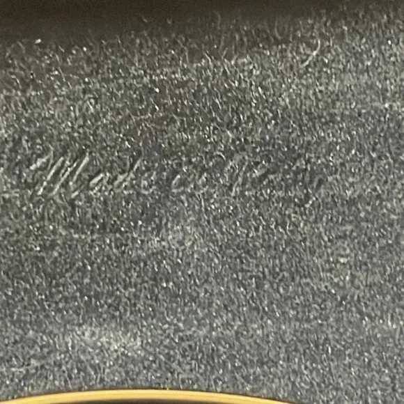 FENDI VINTAGE RARE GOLD SUNGLASSES. UNISEX. THESE ARE IN REALLY GOOD CONDITION. - Picture 13 of 17